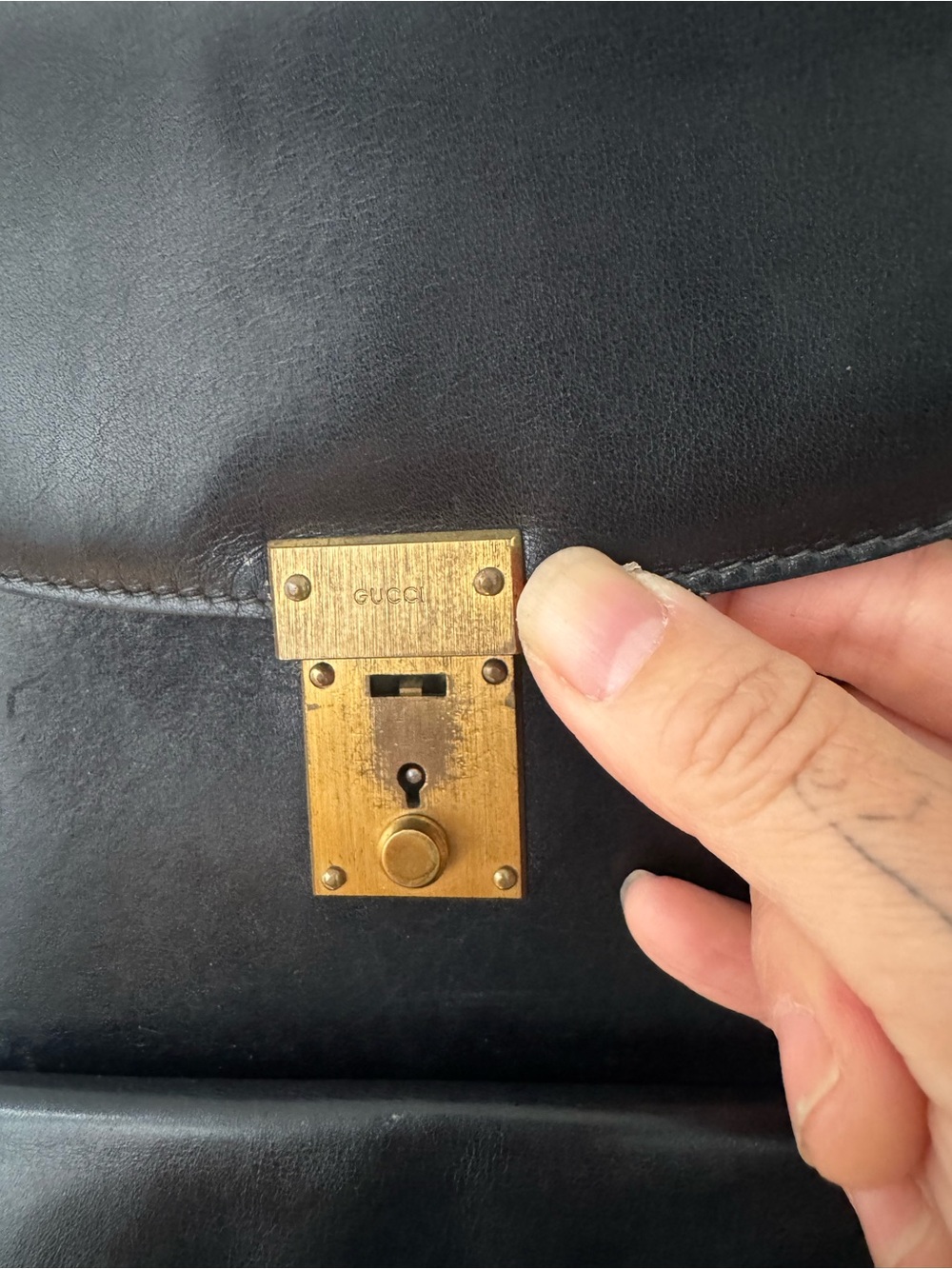 GUCCI vintage convertible locking leather satchel - Picture 13 of 16